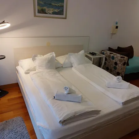 Apartman S *